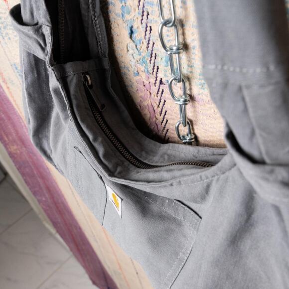 Custom upcycled carhartt shoulder bag - Picture 5 of 6